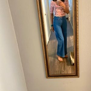 Retro western wrangler wide leg jeans . The material is soft and stretchy